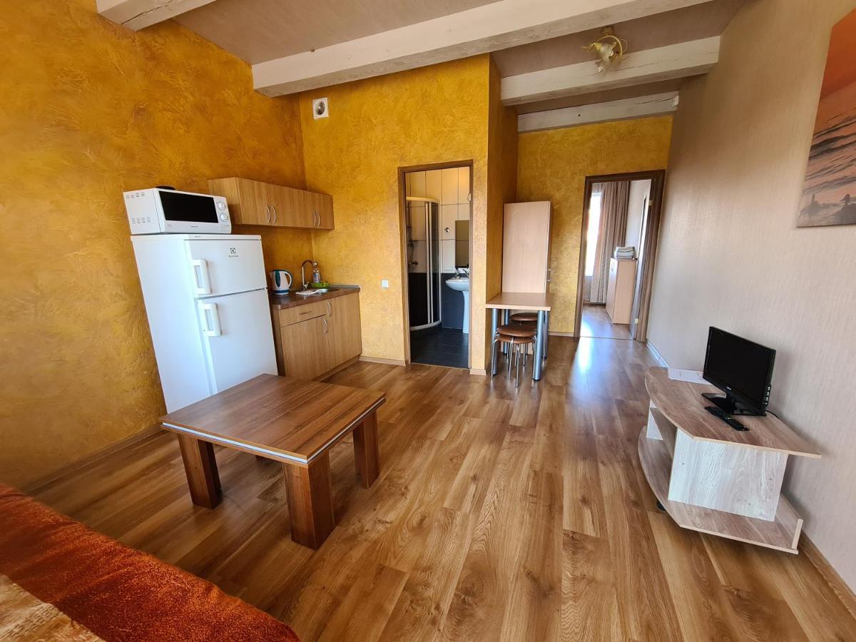 Pajurio Vingis Aparthotel Palanga Exterior photo